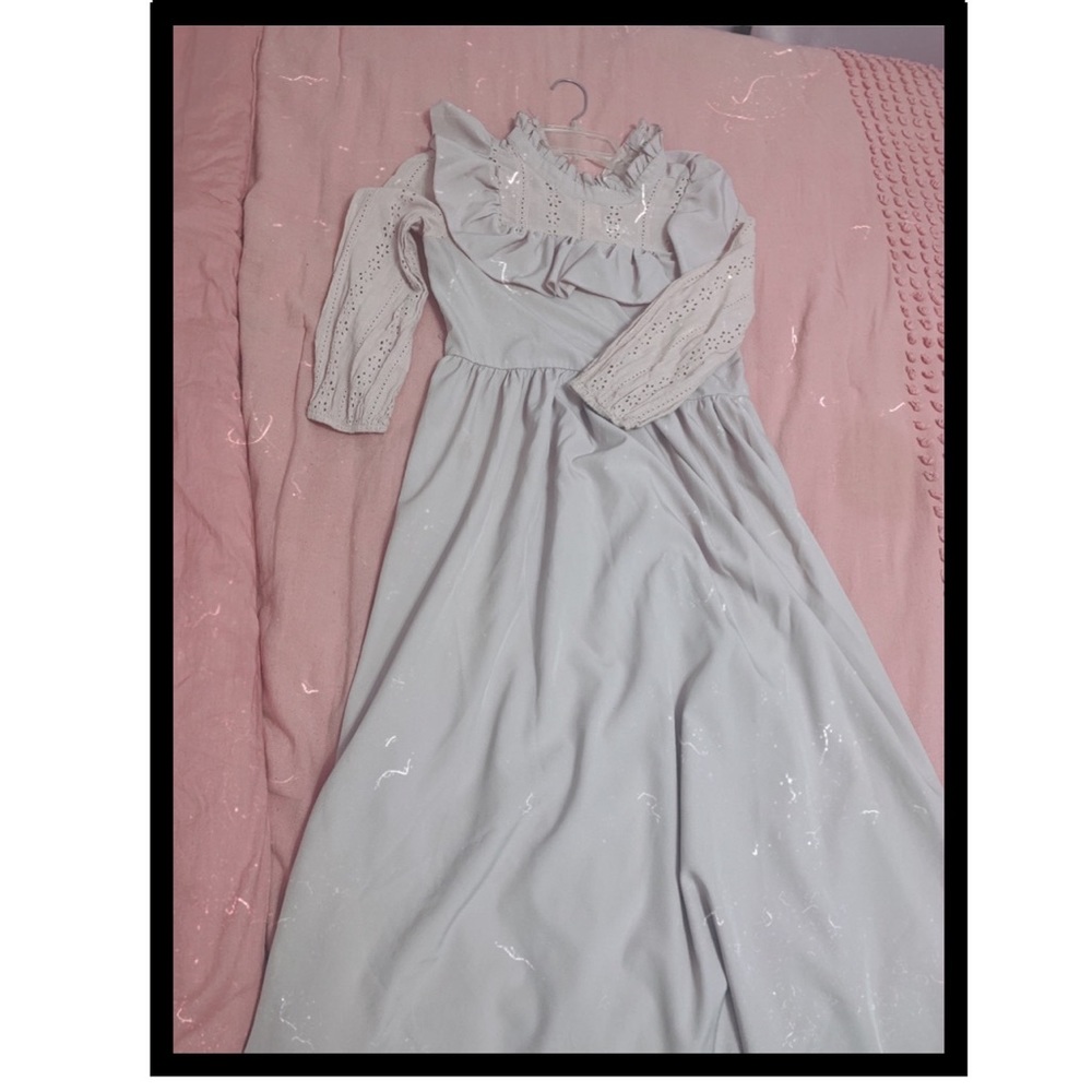 Light pink, ruffle, extremely cute!!
